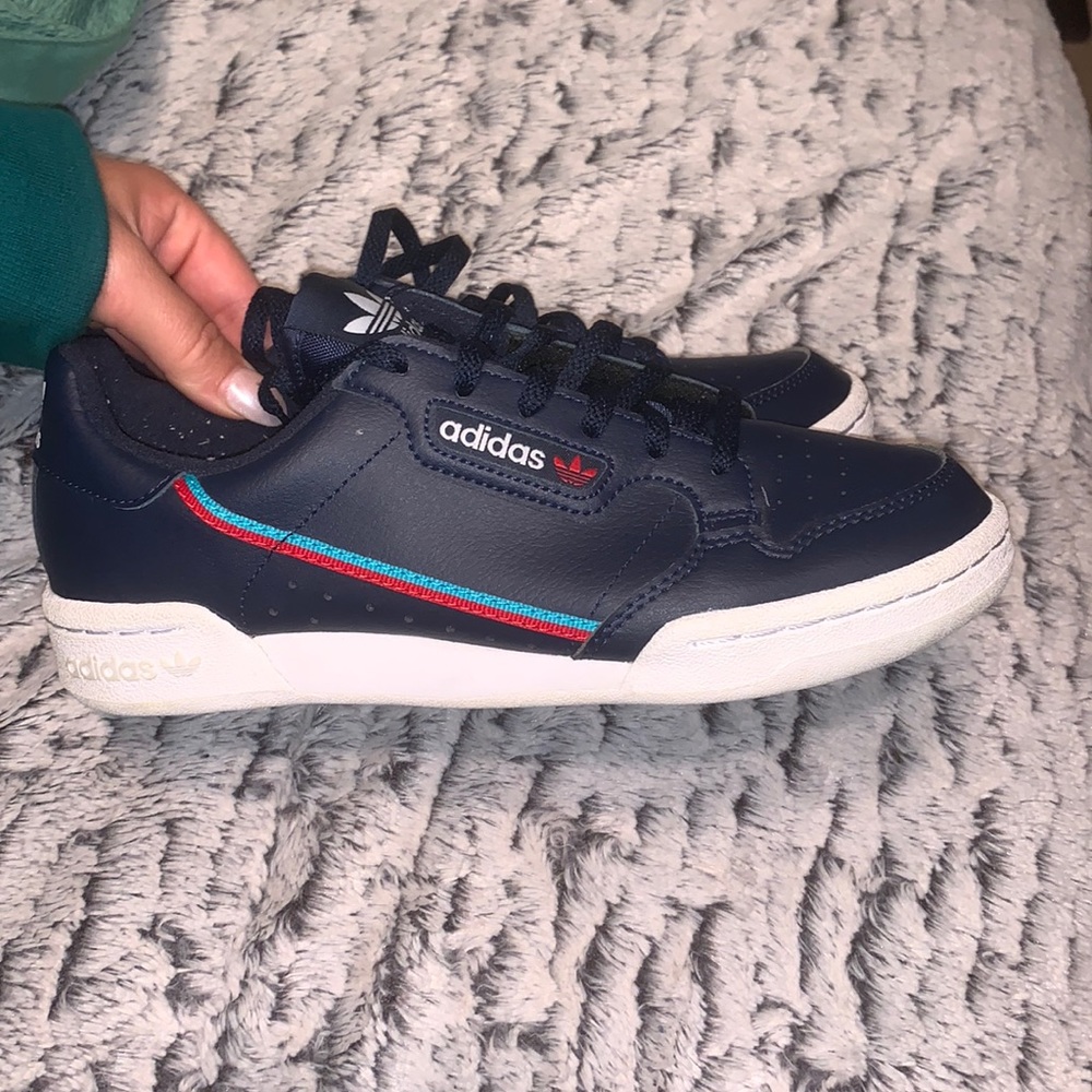 Adidas basic everyday style shoe! Kids 5.5 which means womens 7.